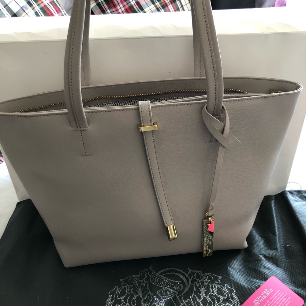 Vince Camuto NWT Leyla tote in Driftwood gray